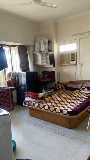Bedroom in 4 BHK Apartment at Hastiraj Apartment Vile Parle West, Vile Parle West – for Sale