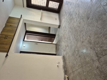Staircase in 2.5 BHK Apartment at Mayur Vihar – for Rent