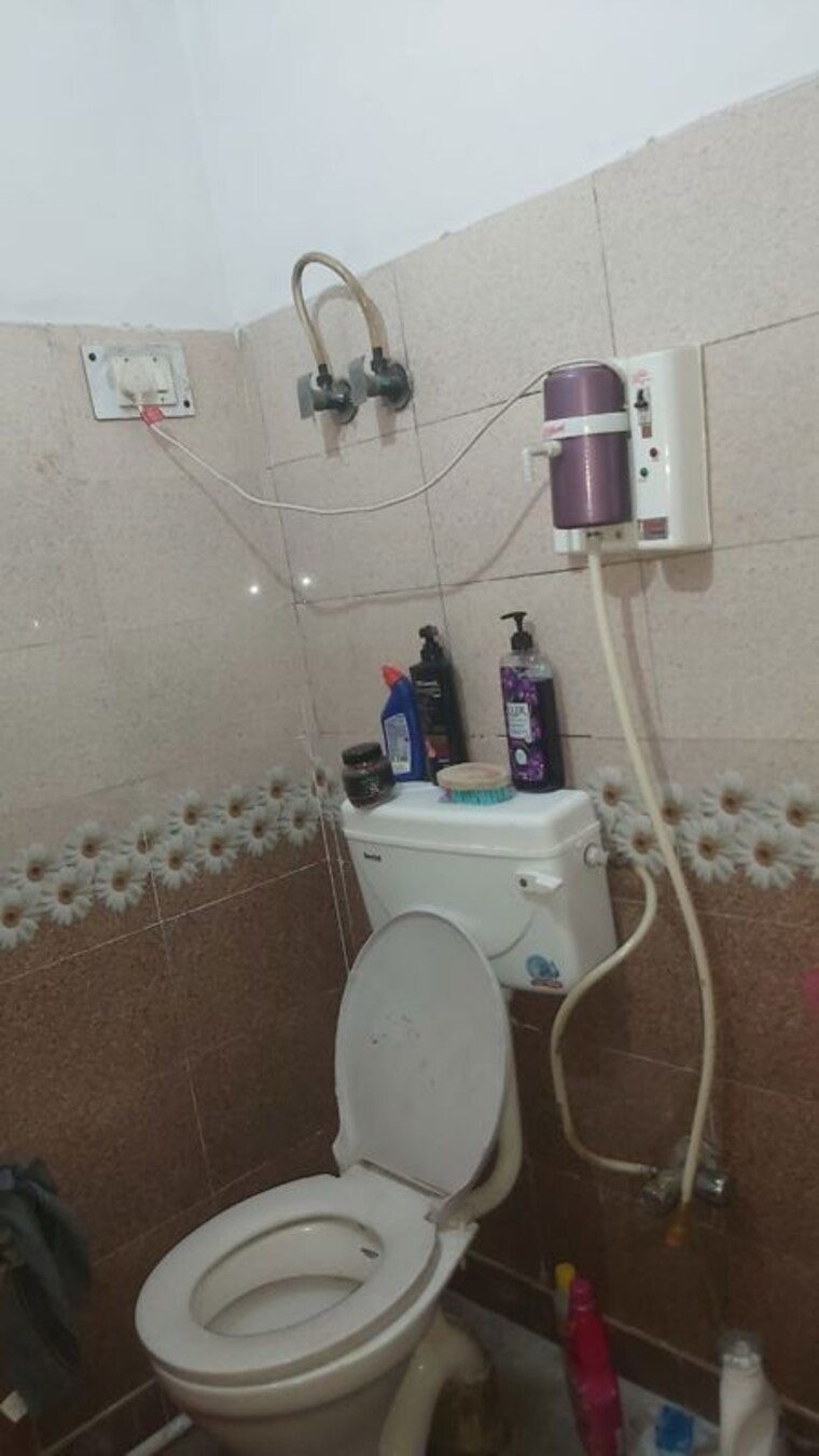 Bathroom, mayur vihar 1 RK 250 Sq.Ft. Builder Floor In Mayur Vihar Delhi 10056045