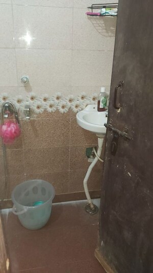 Bathroom in 1 RK Builder Floor at Mayur Vihar – for Rent