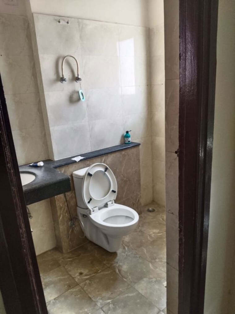 Bathroom, wave-executive-floors 3 Bedroom 1129 Sq.Ft. Apartment In Wave City Ghaziabad 10056055