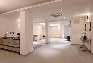 Room in 4 BHK Apartment at Bestech Park View Spa, Sector 47 – for Sale