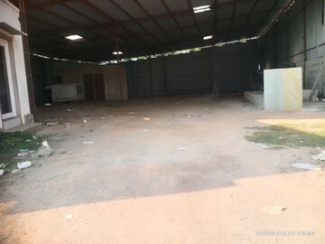 Parking in  Showroom at Padra – for Rent