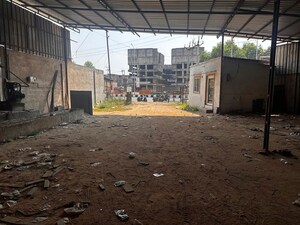 Parking in  Showroom at Padra – for Rent