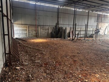 Plot Area in  Showroom at Padra – for Rent