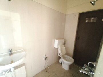 Bathroom in 2 BHK Apartment at Paradigm Zenith Pushpanjali Residency Phase III, Ghodbunder Road – for Rent