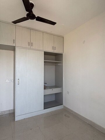 Room in 2.5 BHK Apartment at Signature Global Prime, Sector 63a – for Rent