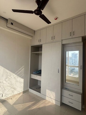 Room in 2.5 BHK Apartment at Signature Global Prime, Sector 63a – for Rent