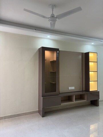 Room in 2.5 BHK Apartment at Signature Global Prime, Sector 63a – for Rent