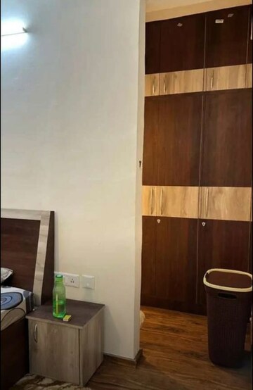 Furnished Amenities in 2.5 BHK Builder Floor at Hazratganj – for Rent