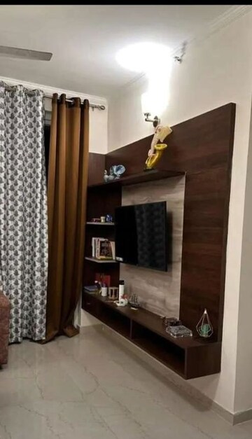 Furnished Amenities in 2.5 BHK Builder Floor at Hazratganj – for Rent