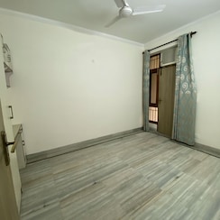 4 BHK + Servant Room Apartment For Rent in Sector 21D