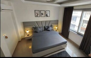 Bedroom in 2.5 BHK Apartment at Hazratganj – for Rent