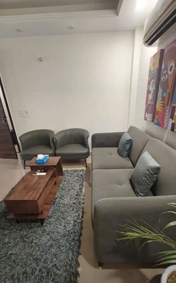 Master Bedroom in 2.5 BHK Apartment at Hazratganj – for Rent