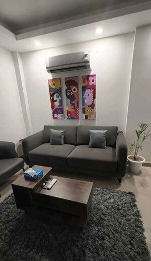 Living Room in 2.5 BHK Apartment at Hazratganj – for Rent