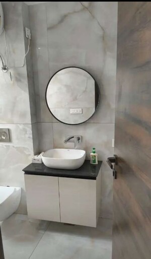 Master Bedroom in 2.5 BHK Apartment at Hazratganj – for Rent