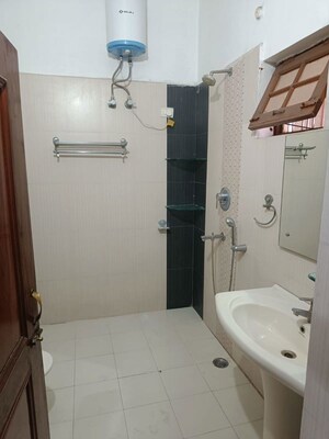 Bathroom in 3 BHK Apartment at Hazratganj – for Rent
