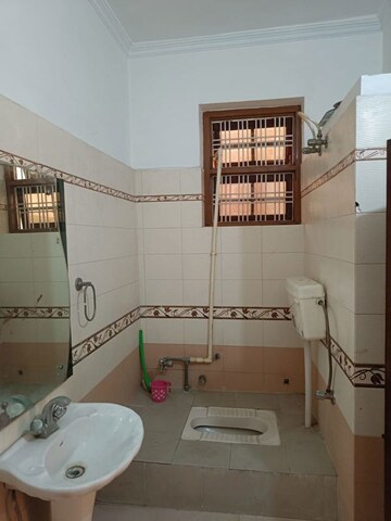 Bathroom in 3 BHK Apartment at Hazratganj – for Rent
