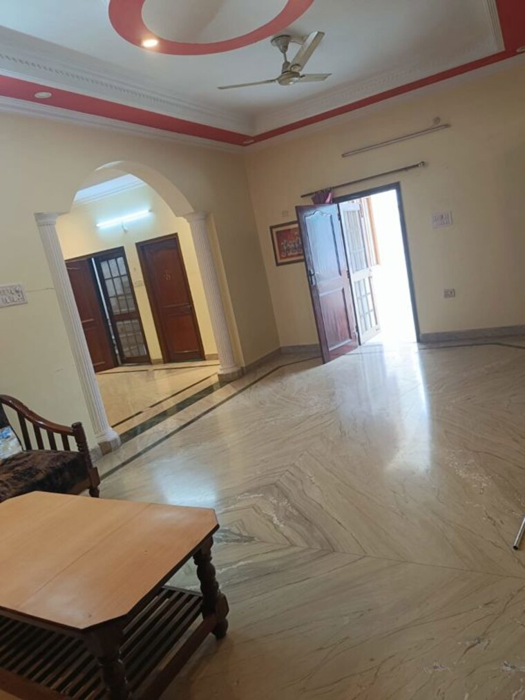 Room, hazratganj 3 Bedroom 1500 Sq.Ft. Apartment In Hazratganj Lucknow 10049287