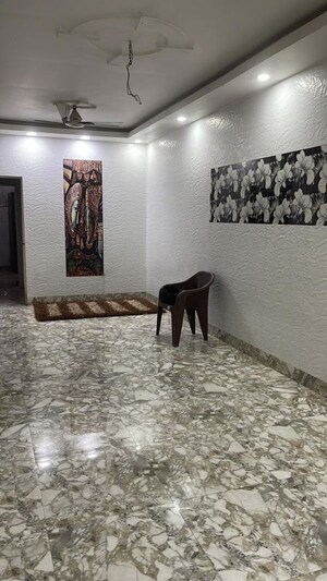 Bedroom in 3 BHK Apartment at Hazratganj – for Rent