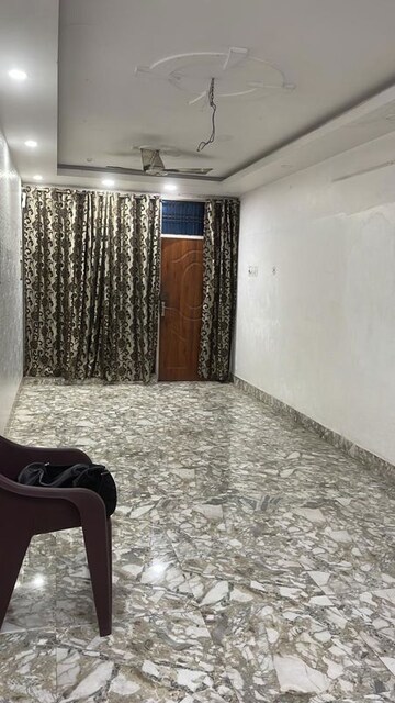 Bedroom in 3 BHK Apartment at Hazratganj – for Rent