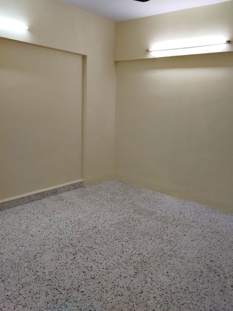 Room, lok-upvan-apartment-phase-2 2 Bedroom 750 Sq.Ft. Apartment In Vasant Vihar Thane 10056116