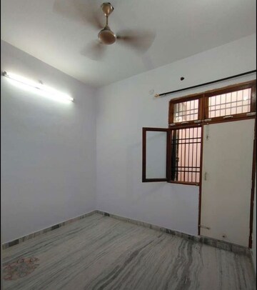 Room in 2 BHK Independent House at Gomti Nagar – for Rent