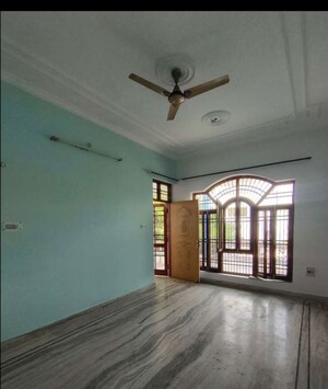 Room in 2 BHK Independent House at Gomti Nagar – for Rent