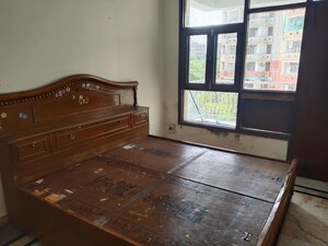 Room in 3 BHK Apartment at Sector 21c – for Rent