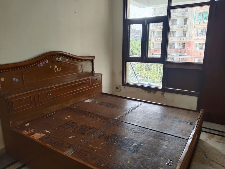 Room, sector 21c 3 Bedroom 1450 Sq.Ft. Apartment In Sector 21c Faridabad 9175472