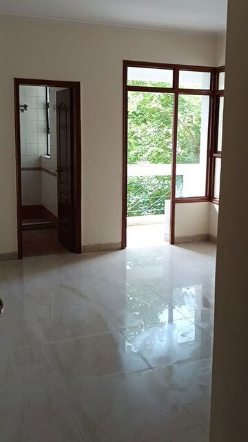 Room in 4 BHK Apartment at Vipul Greens, Sector 48 – for Sale