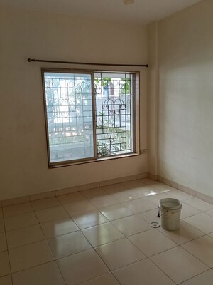 Room in 3 BHK Apartment at Kalpataru Exquisite Sierra, Wakad – for Rent