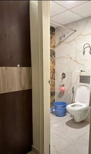 Bathroom in 3 BHK Apartment at Hazratganj – for Rent