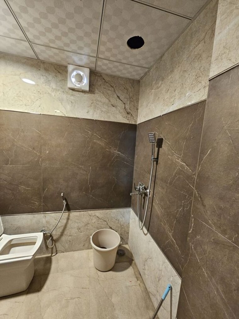 Bathroom, indrapuram 3 Bedroom 1550 Sq.Ft. Builder Floor In Indrapuram Ghaziabad 10043709