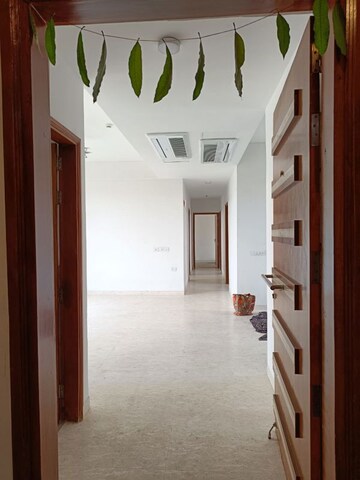 Room in 4 BHK Apartment at SS The Leaf, Sector 85 – for Rent