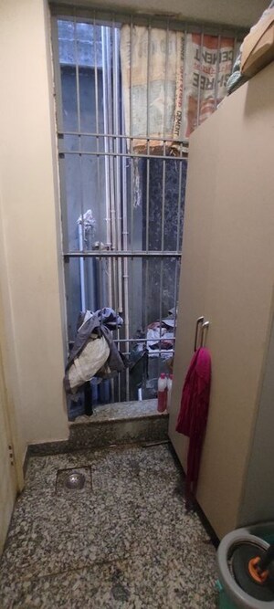 Furnished Amenities in 3 BHK Apartment at Safdarjung Enclave – for Sale