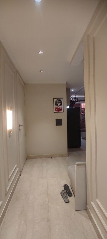 Bathroom in 3 BHK Apartment at Safdarjung Enclave – for Sale