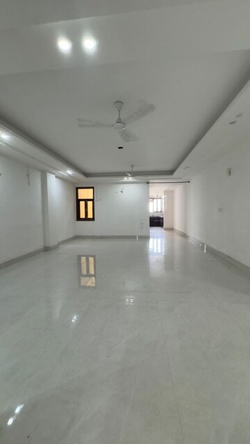 Room in 3 BHK Apartment at Palm Residency Chhatarpur, Chattarpur – for Rent