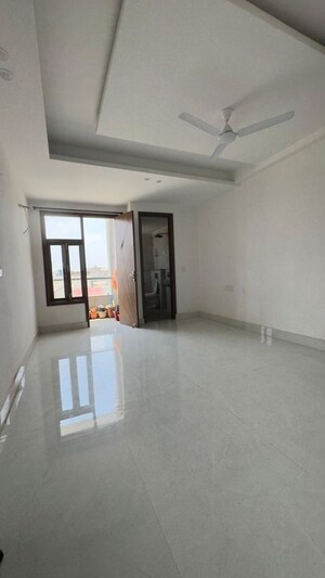 Room in 3 BHK Apartment at Palm Residency Chhatarpur, Chattarpur – for Rent