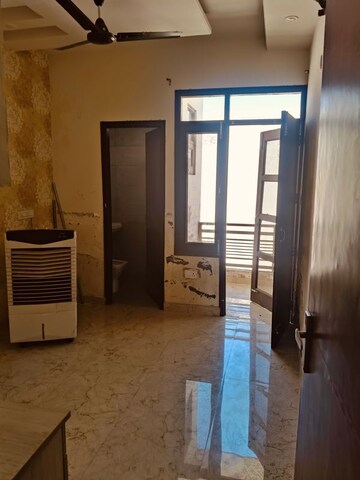 Room in 3 BHK Builder Floor at Dhakoli – for Rent