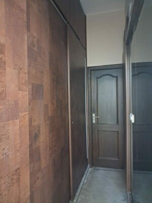 Building Lobby in 3.5 BHK Builder Floor at Sector 28 – for Rent