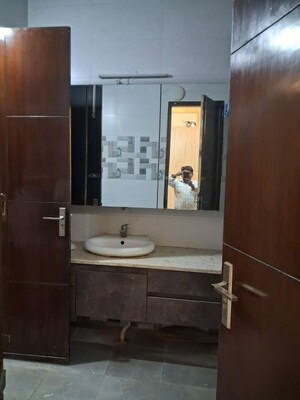 Bathroom in 3.5 BHK Builder Floor at Sector 28 – for Rent