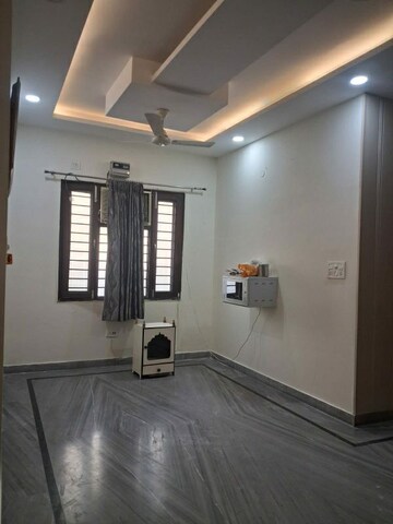 Room in 3.5 BHK Builder Floor at Sector 28 – for Rent