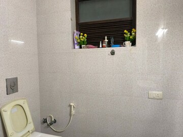 Bathroom in 2.5 BHK Builder Floor at Sector 31 – for Rent