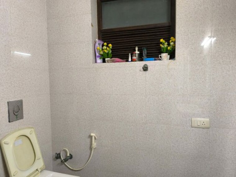 Bathroom, sector 31 2.5 Bedroom 2250 Sq.Ft. Builder Floor In Sector 31 Faridabad 10056287