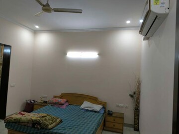 Bedroom in 2.5 BHK Builder Floor at Sector 31 – for Rent