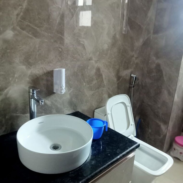 Bathroom, gomti nagar 1 RK 500 Sq.Ft. Apartment In Gomti Nagar Lucknow 10056290