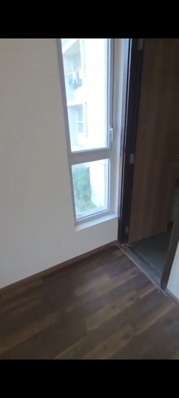 Room in 2 BHK Apartment at Piramal Vaikunth, Balkum Pada – for Sale