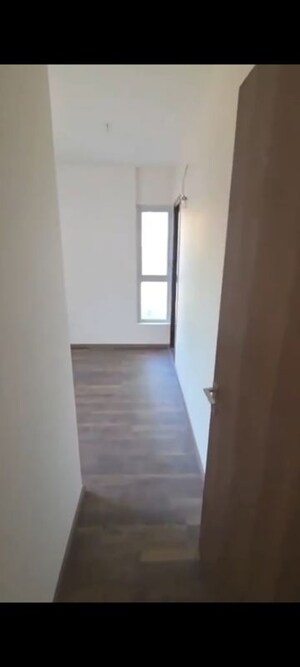 Room in 2 BHK Apartment at Piramal Vaikunth, Balkum Pada – for Sale