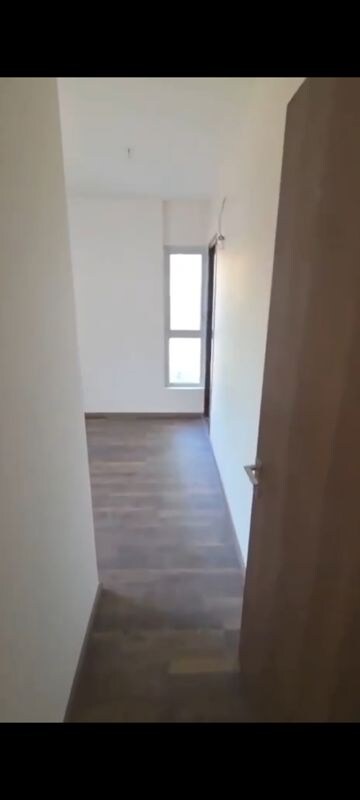 Room in 2 BHK Apartment at Piramal Vaikunth, Balkum Pada – for Sale